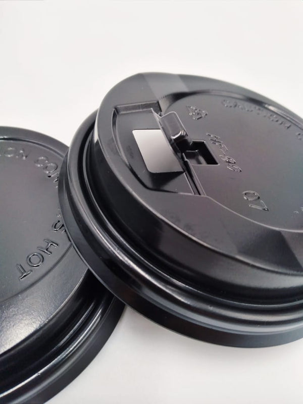 tapa negra, tapa para vaso, tapa plastica, tapadera de plastico, tapa para recipiente de carton, tapa estándar, tapa para vasos, tapa aislante, desechables ecológicos, empaques para alimentos, recipiente para alimentos, Fabricación de empaque, Empaque para llevar comida, tapadera de platico, tapadera estándar de plastico